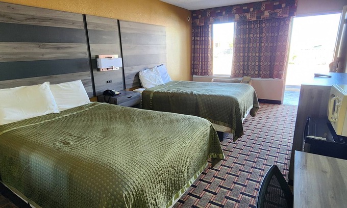 Midland Hotel | Super 7 Inn