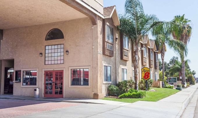 Pumpkin Center Hotel | Super 8 by Wyndham Bakersfield South CA