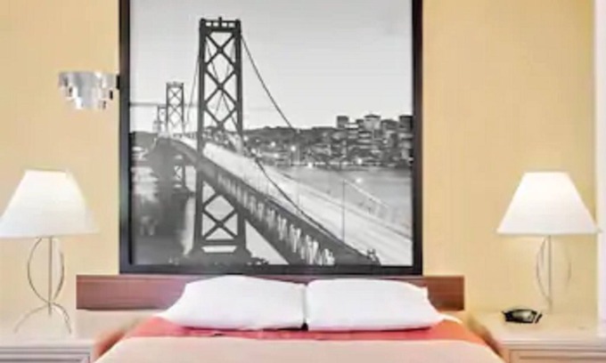 Bishop Hotel | Super 8 by Wyndham Bishop