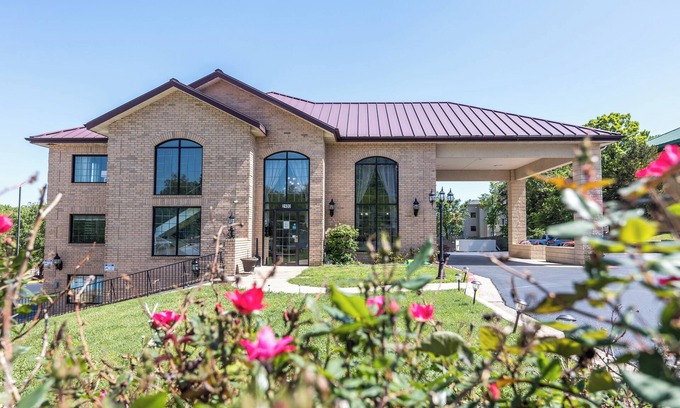Branson Hotel | Super 8 by Wyndham Branson/Andy Williams Theater