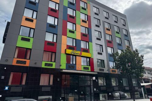 Cypress Hills Hotel | Super 8 by Wyndham Brooklyn Fulton Street Broadway Junction