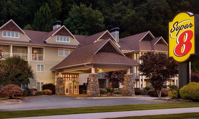 Cherokee Hotel | Super 8 by Wyndham Cherokee