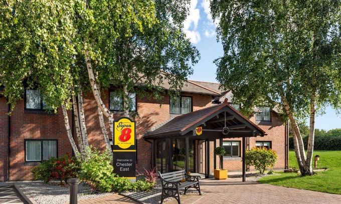 Elton Hotel | Super 8 by Wyndham Chester East