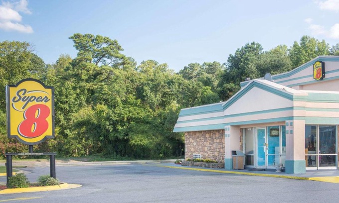 Durham Hotel | Super 8 by Wyndham Durham/University Area NC