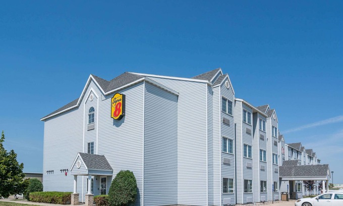 Fargo Hotel | Super 8 by Wyndham Fargo Airport