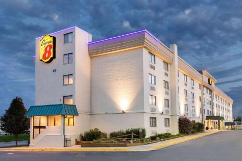 Frederick Hotel | Super 8 by Wyndham Frederick