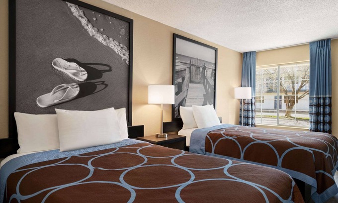 Gulfport Hotel | Super 8 by Wyndham Gulfport Airport NW/Near Biloxi