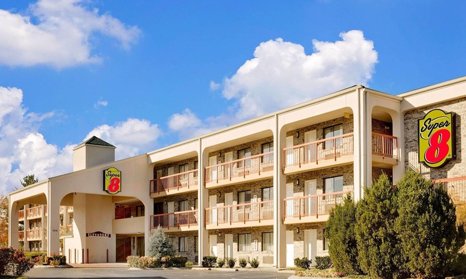 Hermitage Hotel | Super 8 by Wyndham Hermitage Nashville