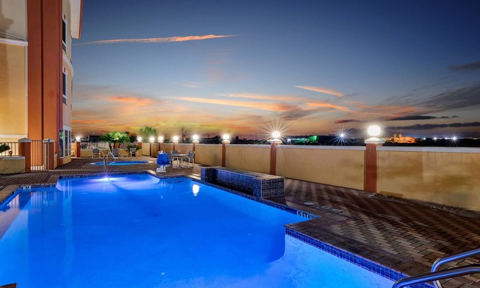 Hidalgo Hotel | Super 8 by Wyndham Hidalgo/McAllen Area