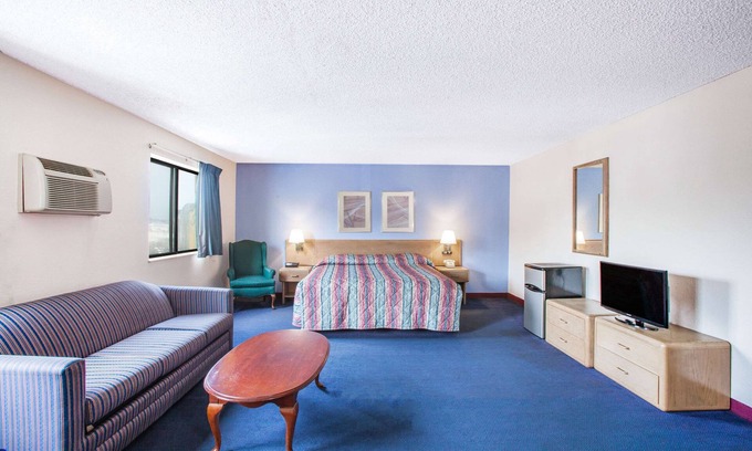 Hot Springs Hotel | Super 8 by Wyndham Hot Springs