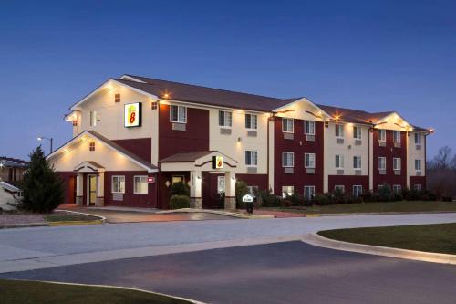 Joplin Hotel | Super 8 by Wyndham Joplin
