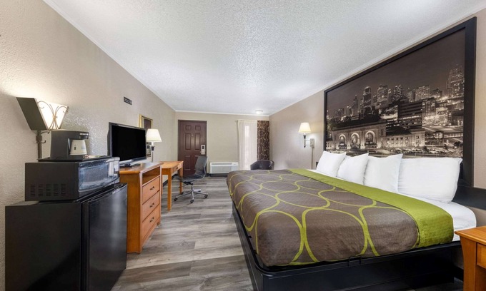Waldron Hotel | Super 8 by Wyndham Kansas City Airport North