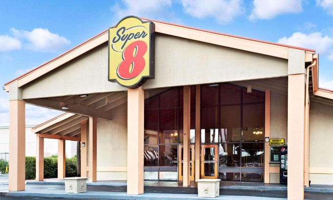 Kissimmee Hotel | Super 8 by Wyndham Kissimmee/Maingate/Orlando Area