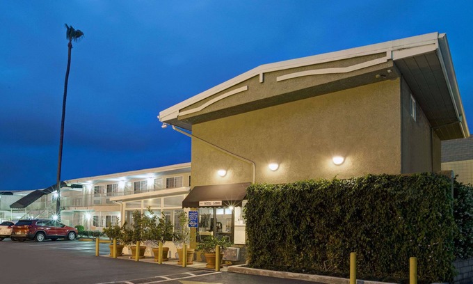 Culver - West Hotel | Super 8 by Wyndham Los Angeles-Culver City Area