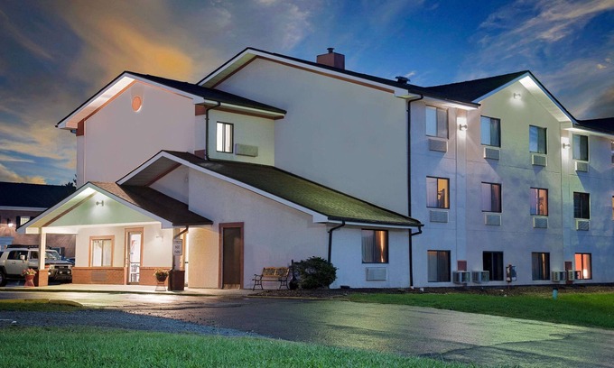 Martinsburg Hotel | Super 8 by Wyndham Martinsburg