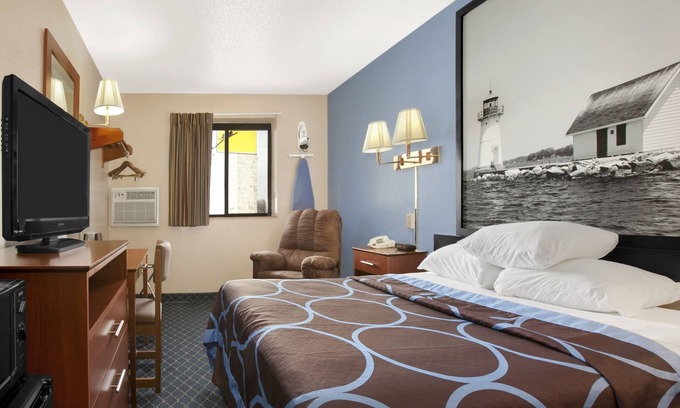 Massena Hotel | Super 8 by Wyndham Massena NY