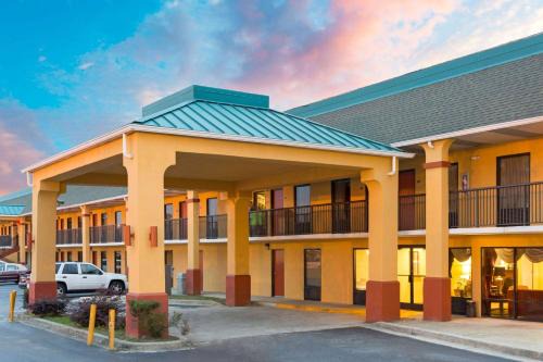Orangeburg Hotel | Super 8 by Wyndham Orangeburg Near I-26