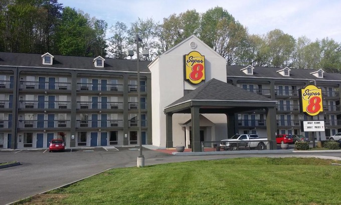 Pigeon Forge Hotel | Super 8 by Wyndham Pigeon Forge-Emert St