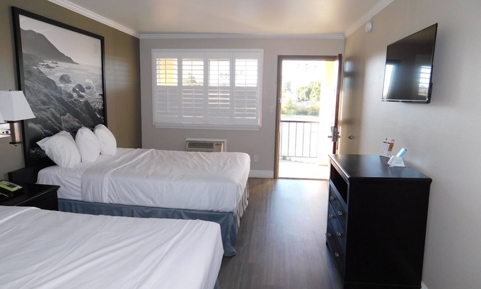 Beach Hill - Beach Flats Hotel | Super 8 by Wyndham Santa Cruz Beach Boardwalk