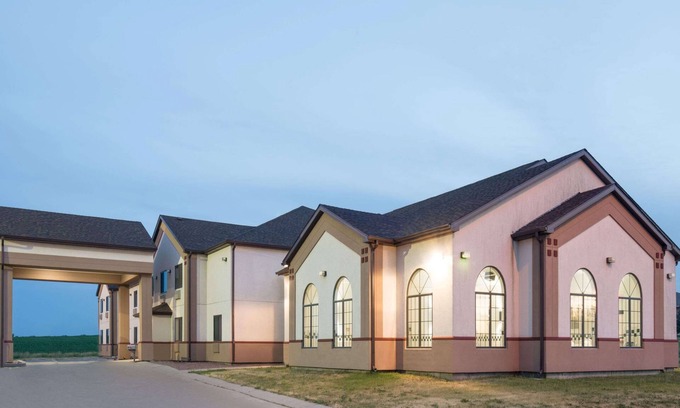 Sisseton Hotel | Super 8 by Wyndham Sisseton