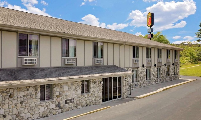 Sturgeon Bay Hotel | Super 8 by Wyndham Sturgeon Bay
