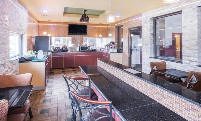 Van Buren Hotel | Super 8 by Wyndham Van Buren/Ft. Smith Area