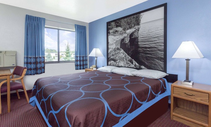Wisconsin Dells Hotel | Super 8 by Wyndham Wisconsin Dells