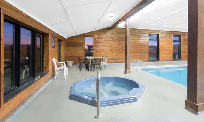 Watertown Hotel | Super 8 by Wyndham Watertown
