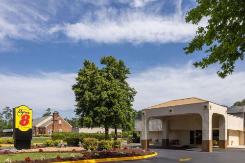 Williamsburg Hotel | Super 8 by Wyndham Williamsburg/Historic Area