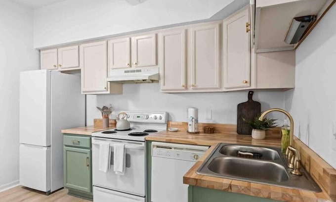 Historic Downtown Kissimmee House | Super Boho - At Lake Toho's Water