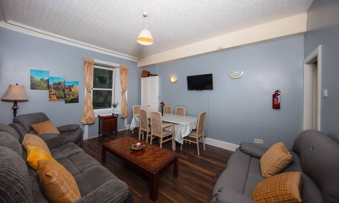 Tollcross Apartment | Super Central 4bedroom Apartment at the Meadows