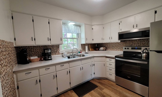 Riverton House | Super Clean, Bright and Comfy 2BD Home in Riverton