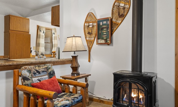 Rapid City Cabin | Super Clean Cabin Thirty Minutes from Mt Rushmore - In Rapid City On Canyon Lake Thirty Minutes from Mt Rushmore