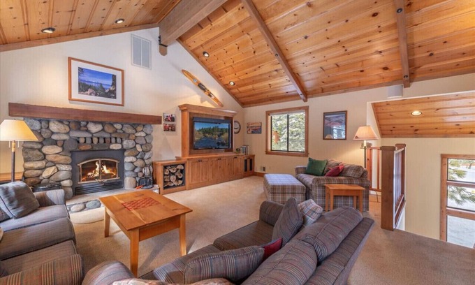 Talmont Cabin | Super Clean - Tahoe Park Access!