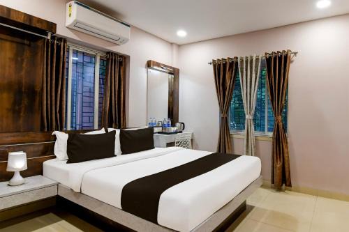 New Town Hotel | Super Collection O New Town Near OM Sweets Formerly Shiva Inn
