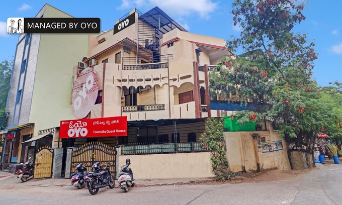 Ameerpet Hotel | Super Collection O Townvilla Begumpet