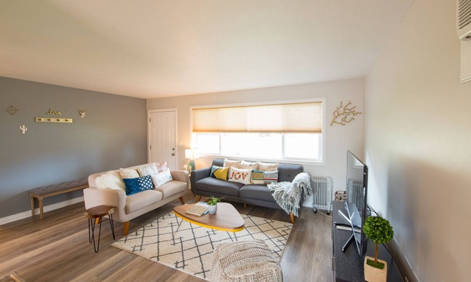 Cedar Hills Apartment | SUPER Convenient West Side Location with 3BR 2BATH
