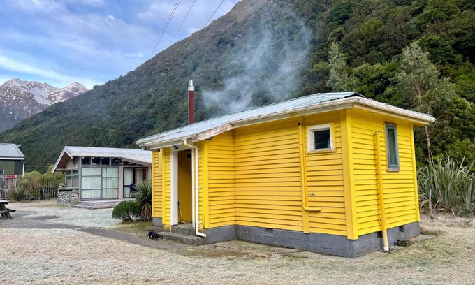 Otira Apartment | Super 'Cosy' Small Cabin in The Middle of National Park and Mountains