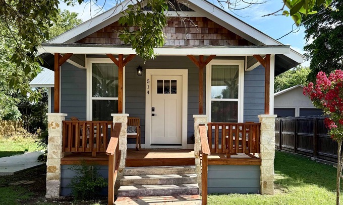 Boerne House | Super cozy cottage, just a few blocks to downtown Boerne!