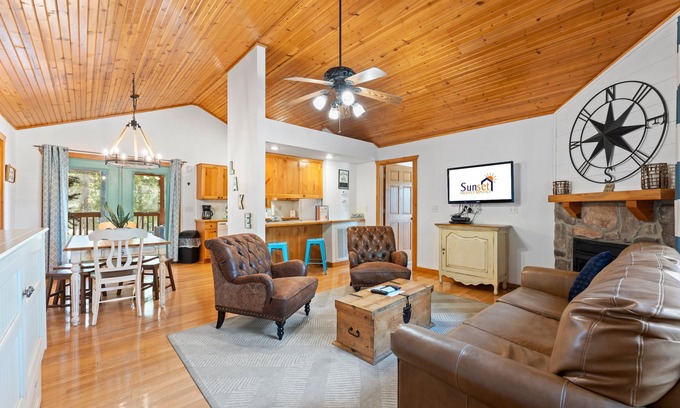 Reeds Spring Cabin | Super Cozy Lodge at Stonebridge! Pet Friendly! Truly a Tranquil Paradise!