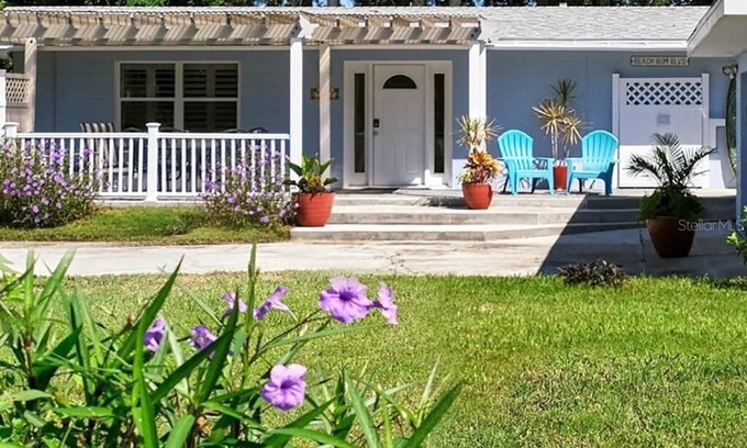 Sarasota Cottage | Super Cute Cottage-Private & Relaxing-1Mile Walk Bike to Beach