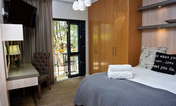 Stellenbosch Central Apartment | Super Cute Apartment in most loved Church Street - walk to restaurants