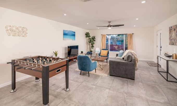 Scottsdale Country Acres House | Super Fun Home in Heart of Old Town , Clean, Pool, Games, Awesome Backyard!