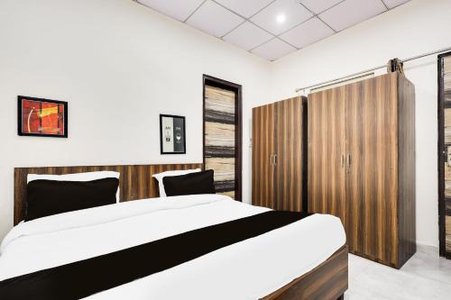 Kamla Nagar Hotel | Super Hotel O 83167 Golden Key Inn
