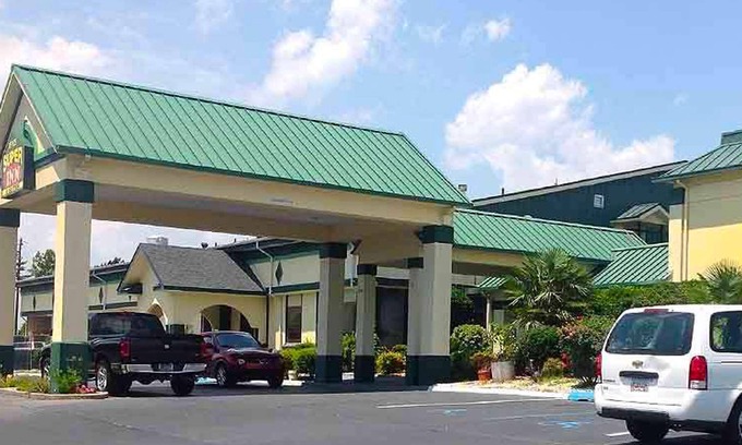 Milledgeville Hotel | Super Inn and Suites Milledgeville