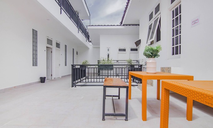 Bangka Hotel | Super OYO Capital O 90342 Kemang Garden
