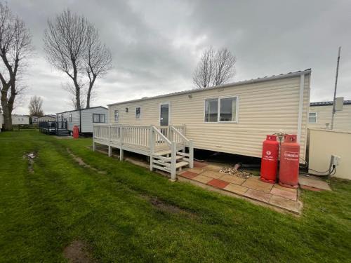 Heacham Ski Chalet | Super Pet Friendly 2 Bedroom Caravan Heacham Beach
