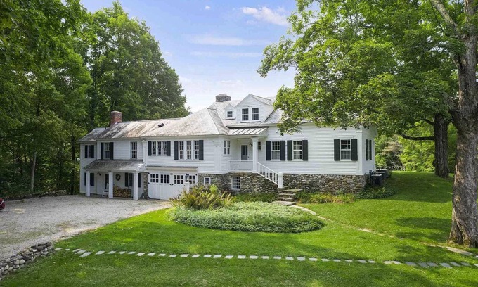 Dorset House | Super Private Estate w/Guest Cottage Near Center