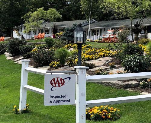 Lincolnville House | Super Room Rental with Decks in a Bed and Breakfast Getaway near Camden, Maine