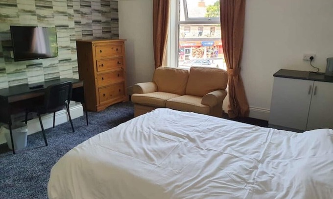 Huddersfield Bed & Breakfast | Super Sized Family Room +ensuite